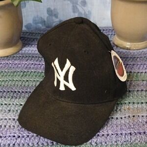 Hunter Kids Black Cap with White Logo